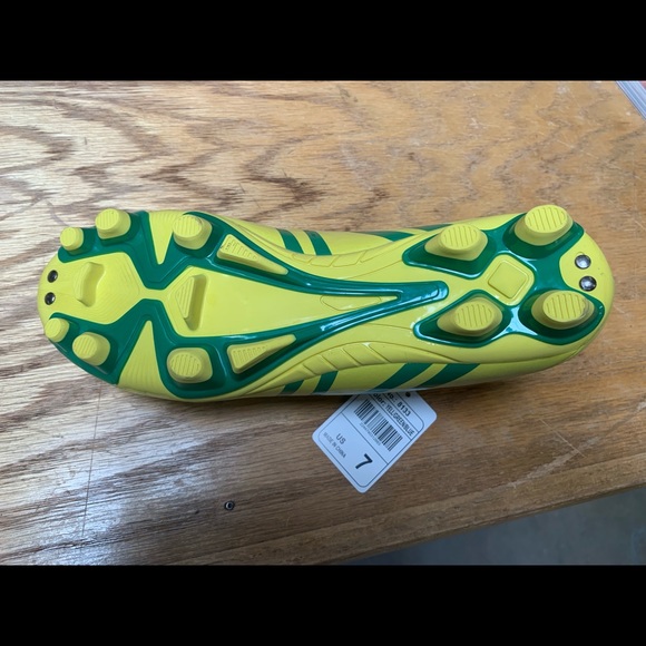 Brazil Soccer Outdoor Cleats Size 9 - Picture 4 of 4